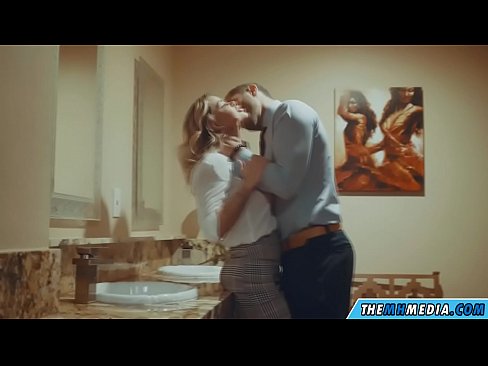 ❤️ 공공 화장실에서 가슴이 큰 금발이 당신을 유혹 할 때 ❌ 포르노 ko.porno-flix.ru에서 ❌️❤